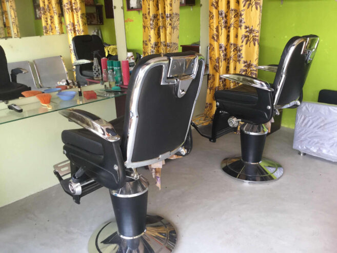 Srinu Saloon