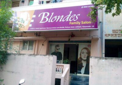 Blondes Family Salon