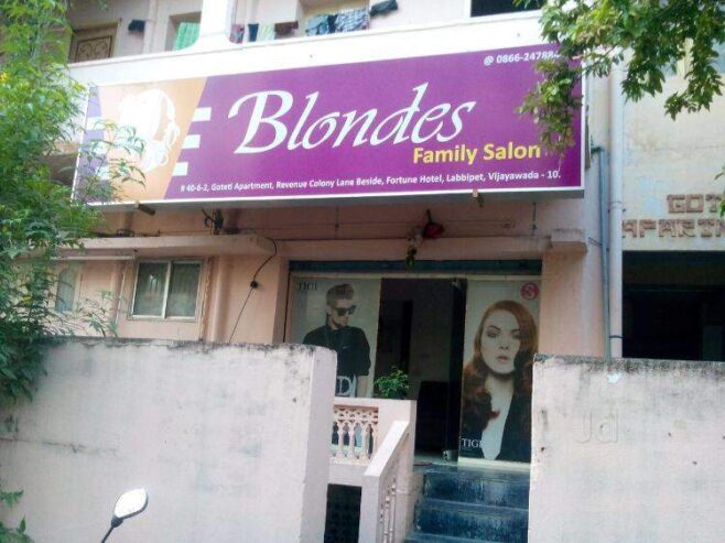 Blondes Family Salon